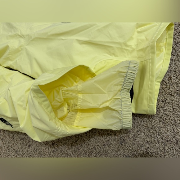 The North Face Yellow Women's Snow Freedom Insulated Bib Size Large NWT - Picture 6 of 14